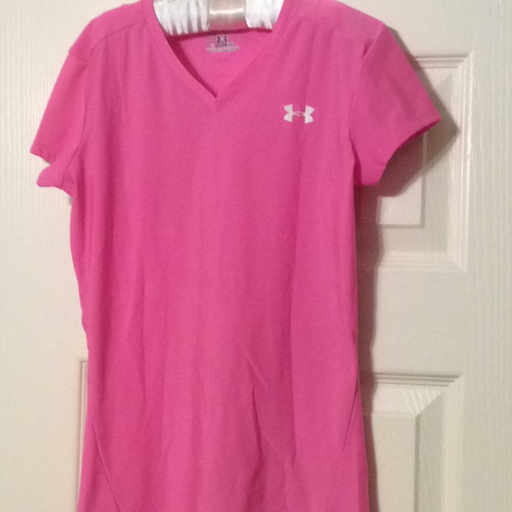 Woman Under Armor V-neck heat gear T-shirt size M